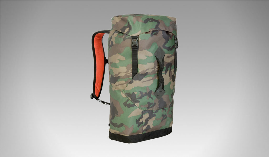 North-Face-Base-Camp-Citer-Mens-Rucksack-01